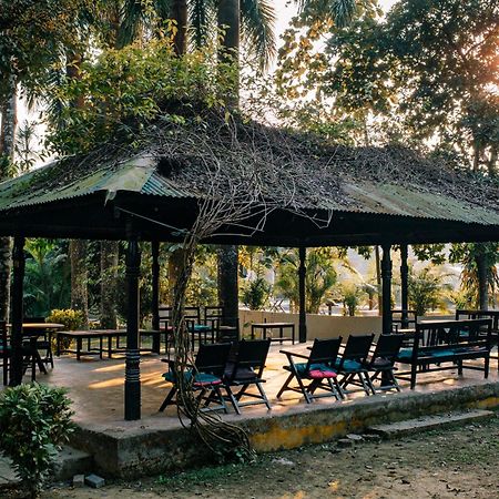Hotel Parkside Chitwan Eksteriør billede