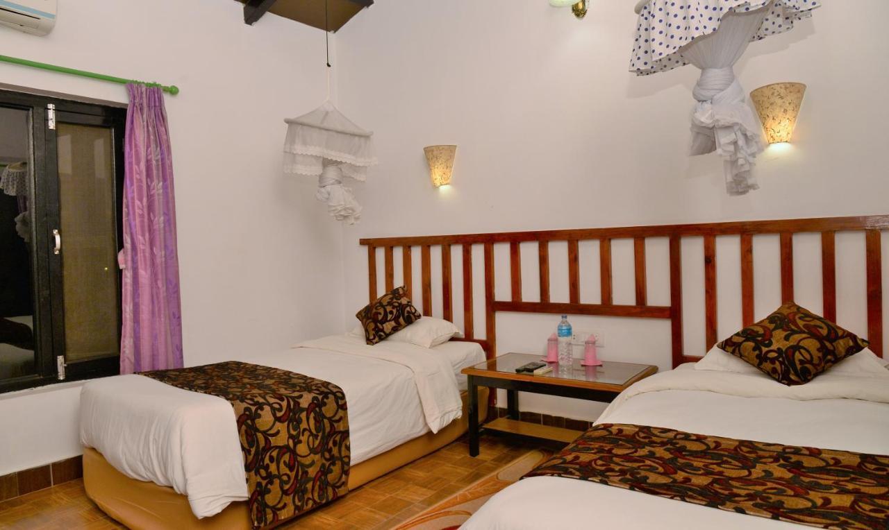 Hotel Parkside Chitwan Eksteriør billede