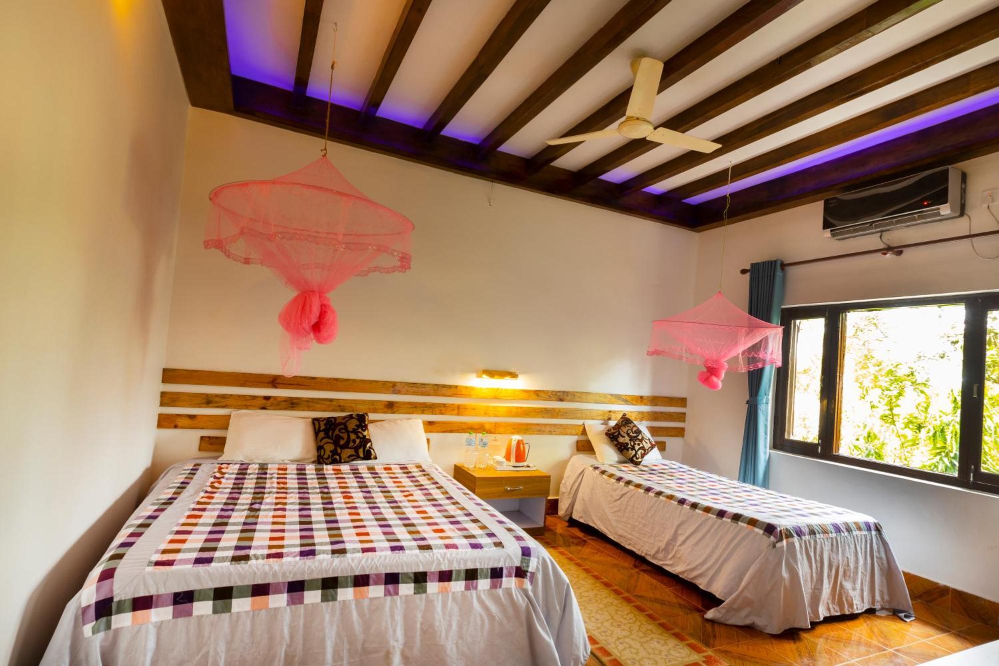 Hotel Parkside Chitwan Eksteriør billede