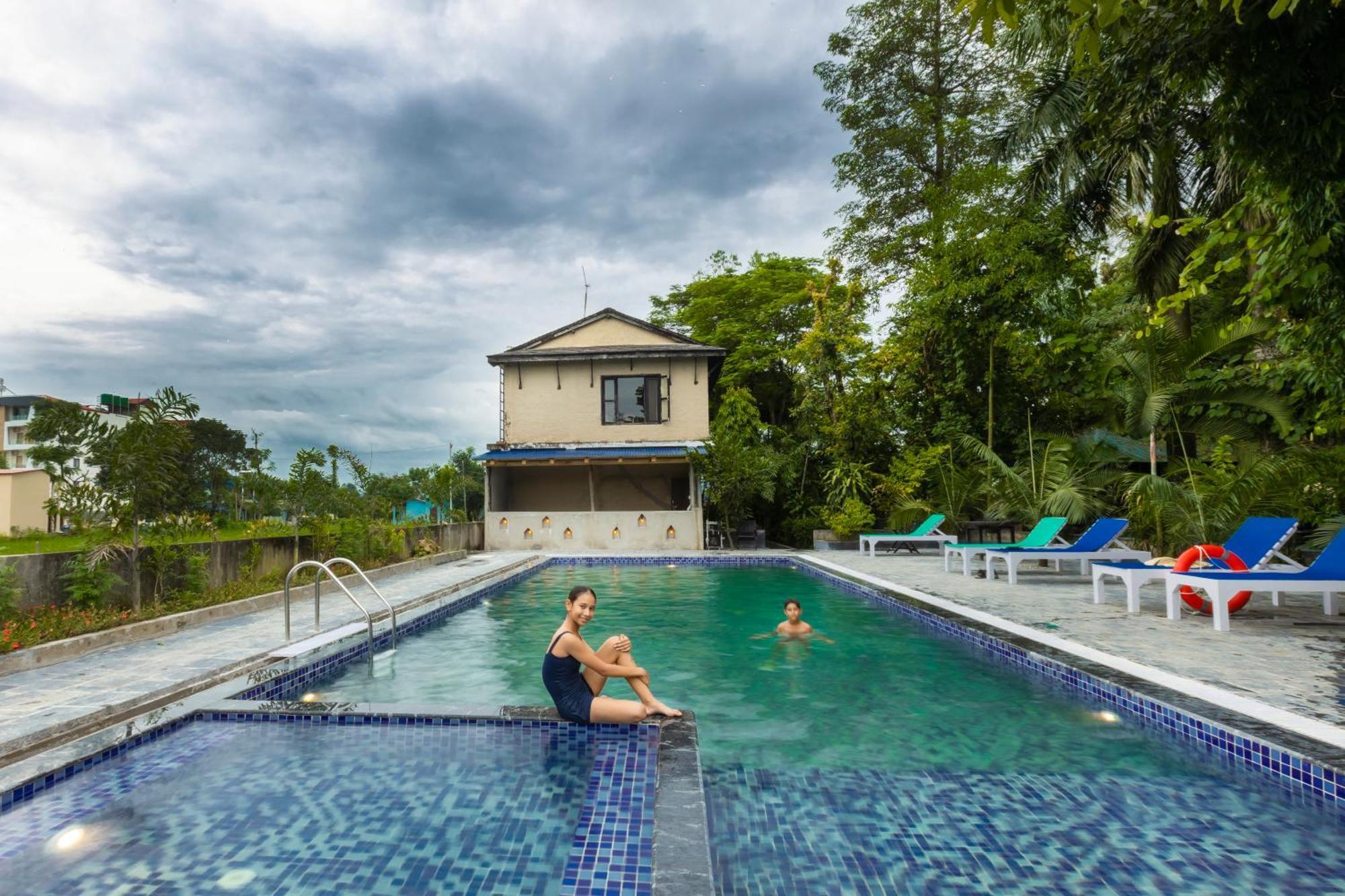 Hotel Parkside Chitwan Eksteriør billede