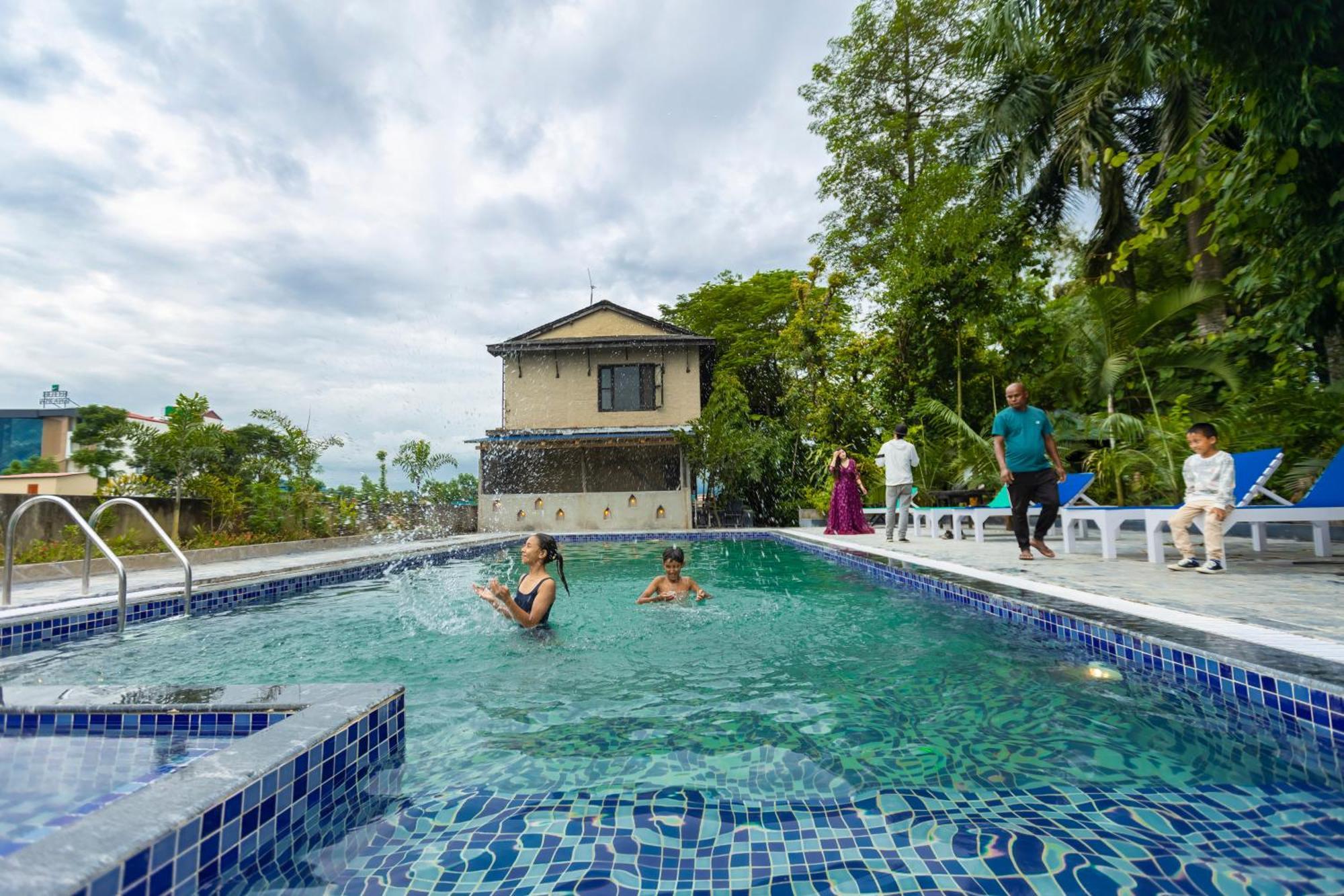 Hotel Parkside Chitwan Eksteriør billede