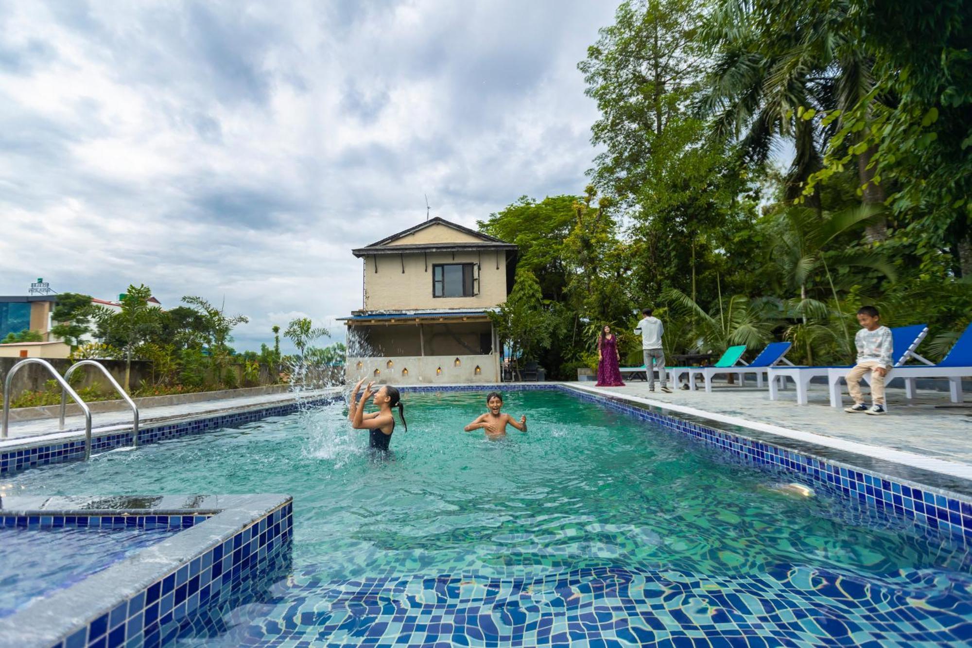 Hotel Parkside Chitwan Eksteriør billede