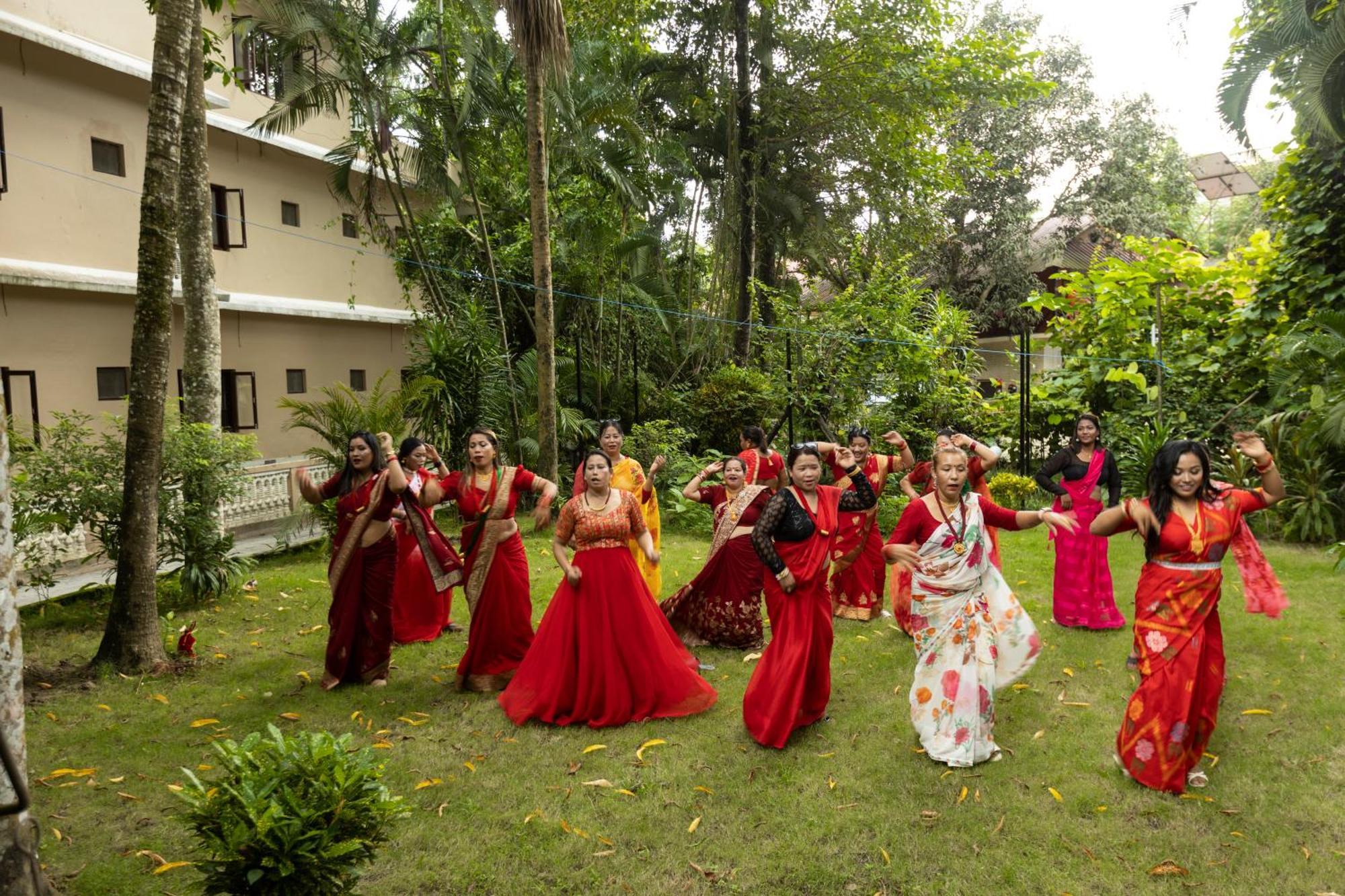 Hotel Parkside Chitwan Eksteriør billede