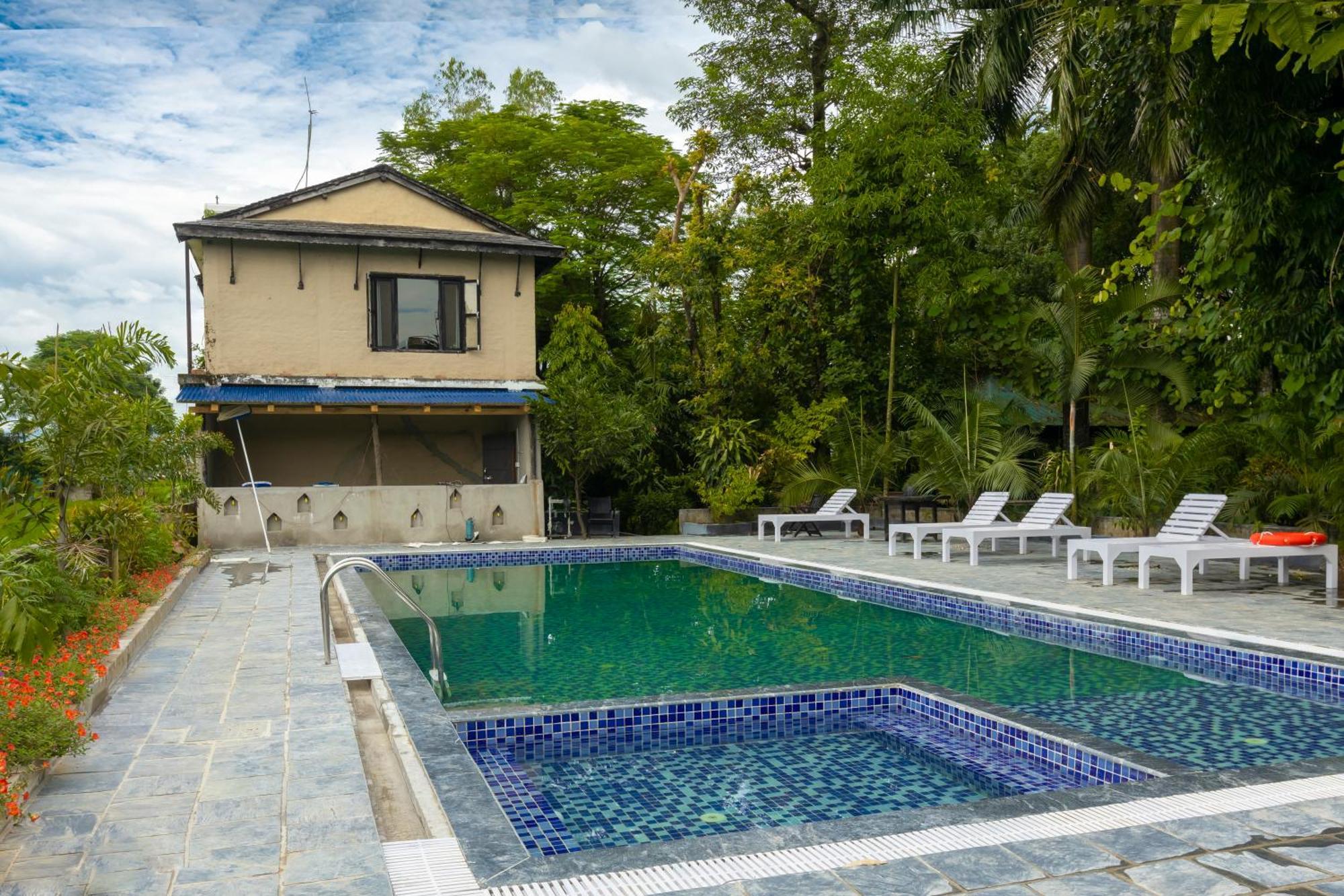 Hotel Parkside Chitwan Eksteriør billede
