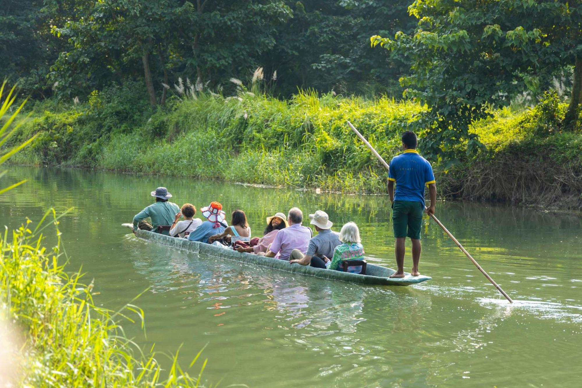Hotel Parkside Chitwan Eksteriør billede