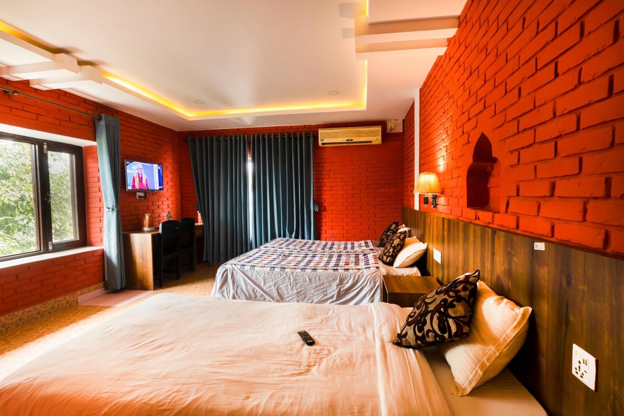 Hotel Parkside Chitwan Eksteriør billede