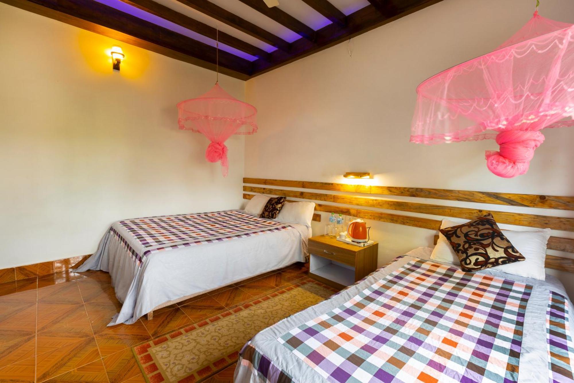 Hotel Parkside Chitwan Eksteriør billede