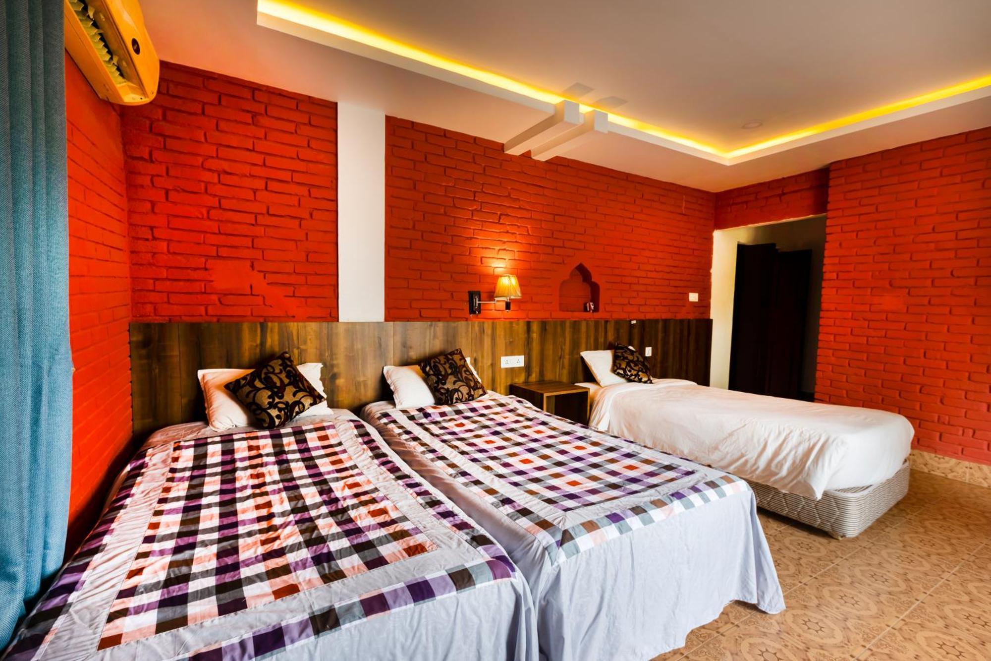 Hotel Parkside Chitwan Eksteriør billede