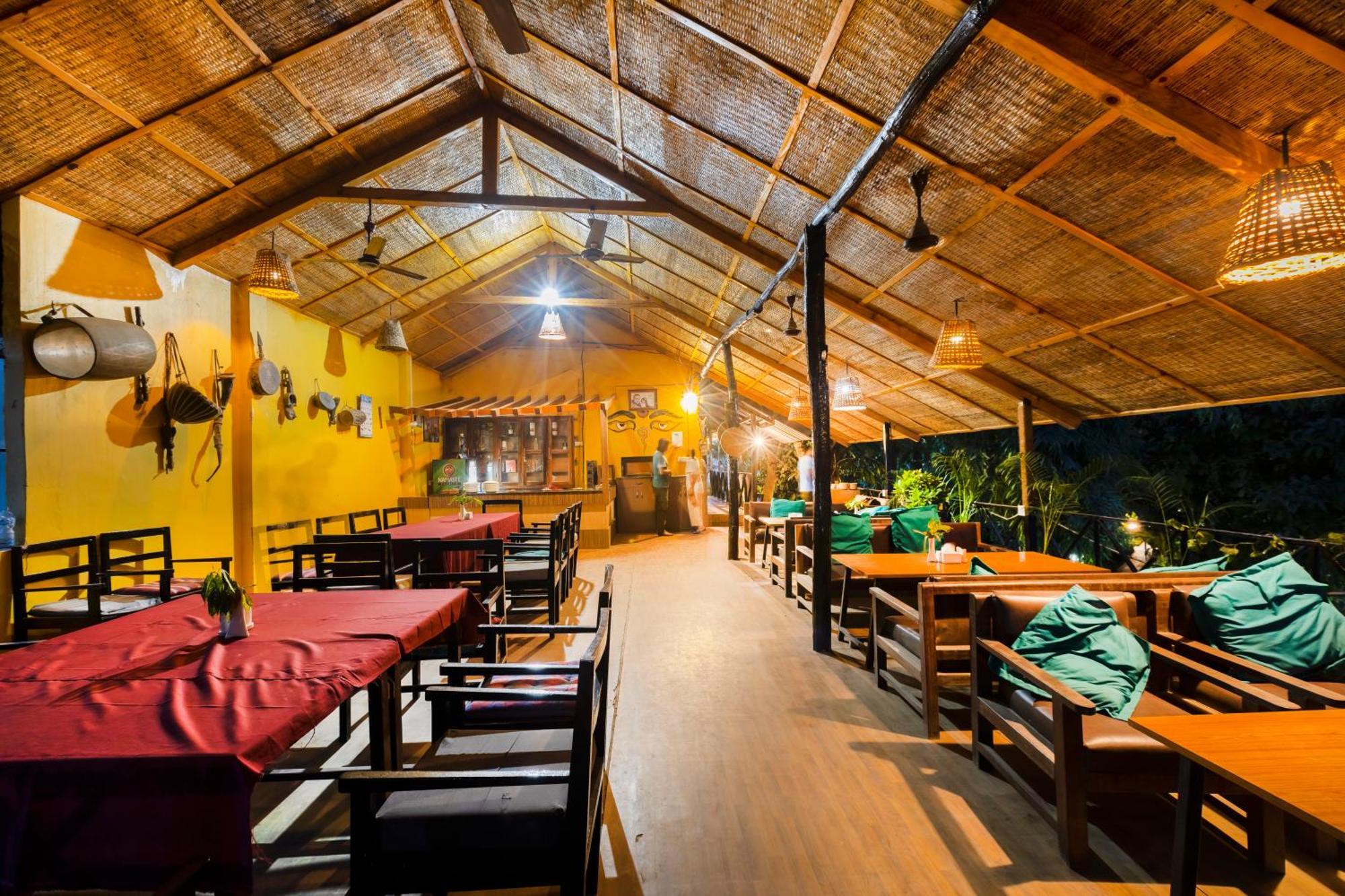 Hotel Parkside Chitwan Eksteriør billede