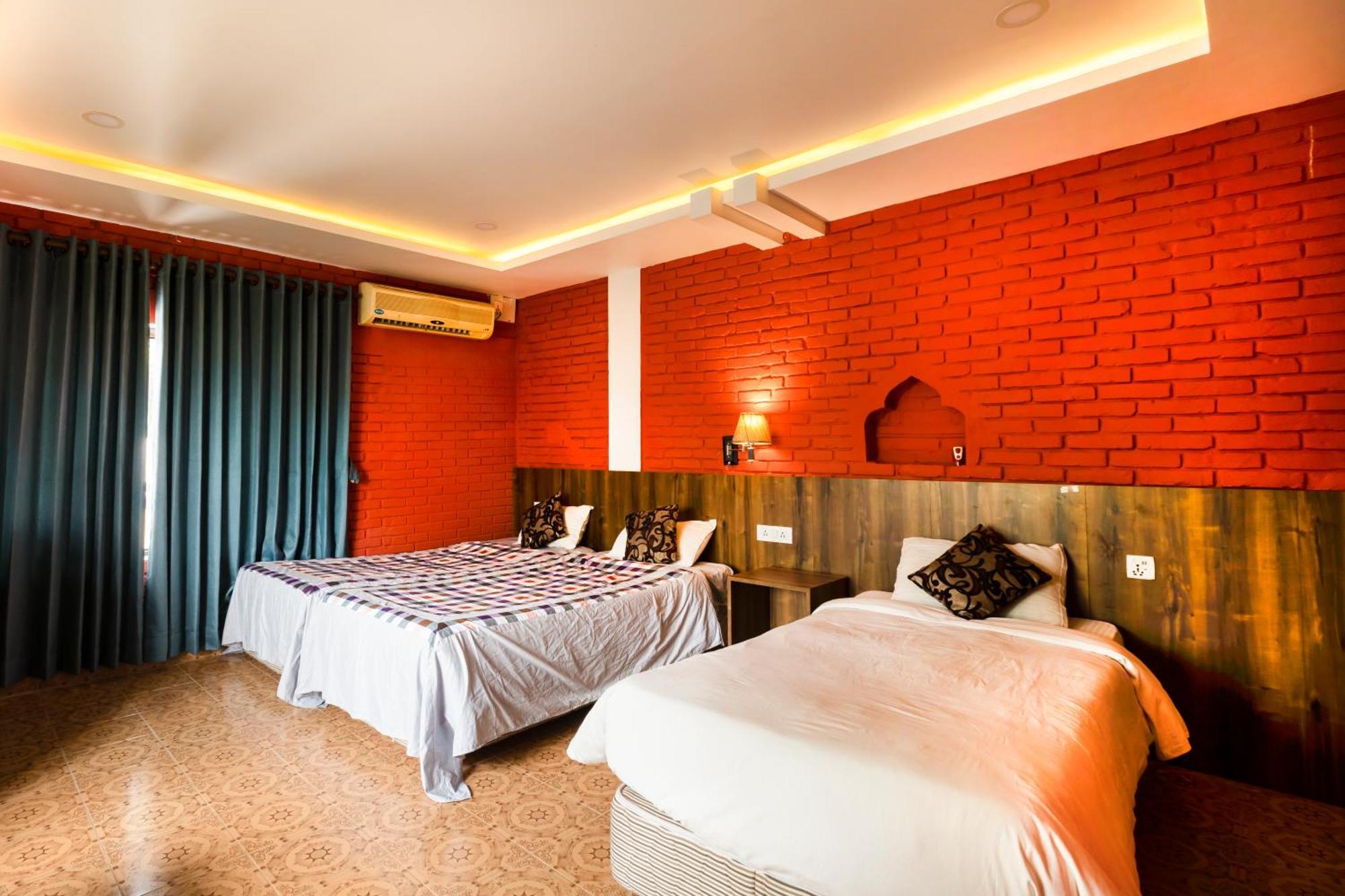Hotel Parkside Chitwan Eksteriør billede