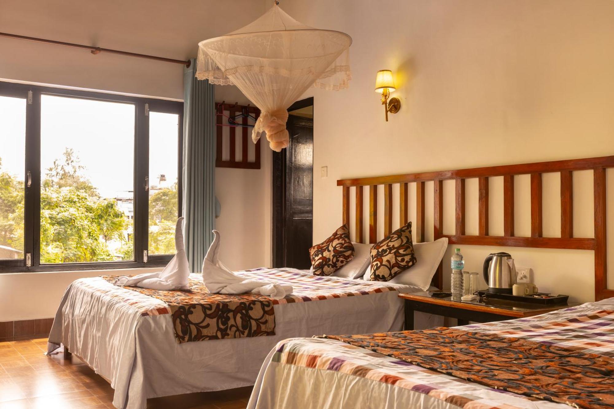 Hotel Parkside Chitwan Eksteriør billede