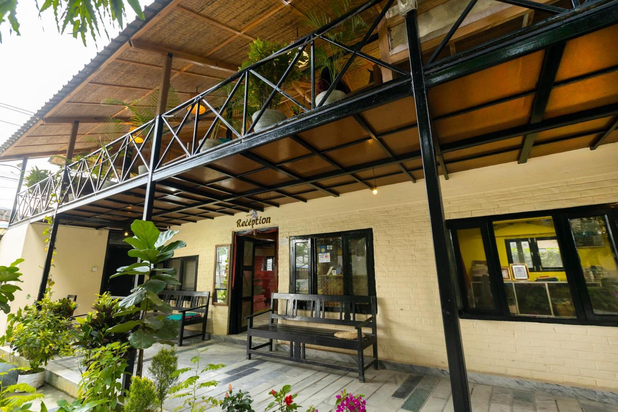 Hotel Parkside Chitwan Eksteriør billede