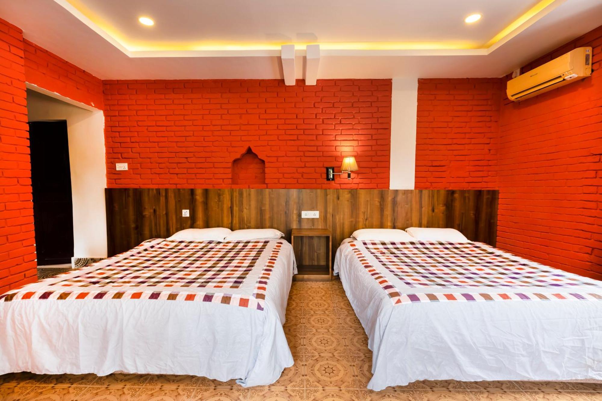 Hotel Parkside Chitwan Eksteriør billede