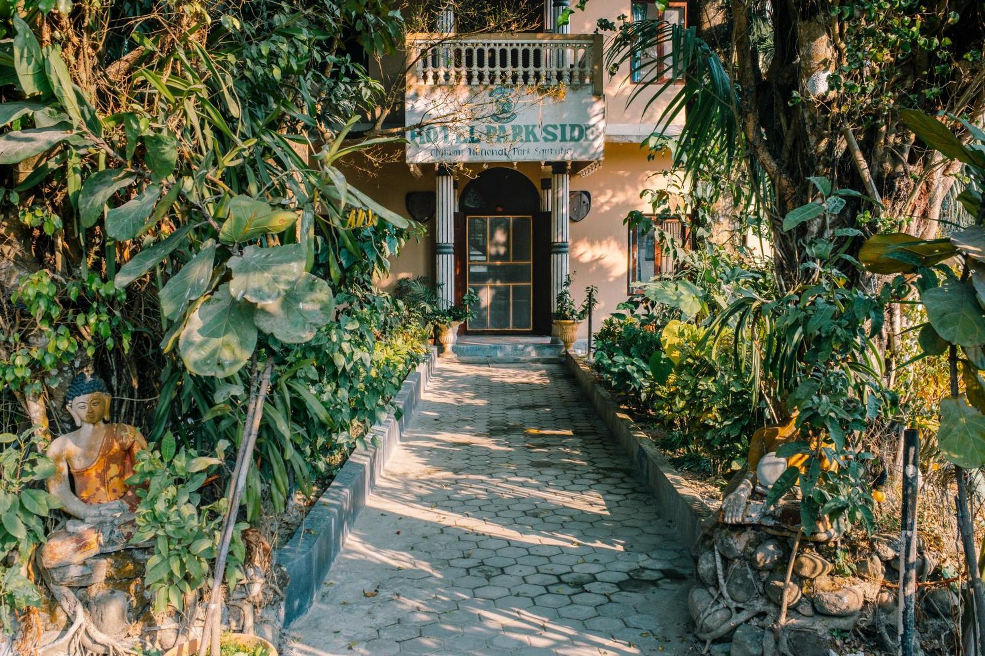 Hotel Parkside Chitwan Eksteriør billede