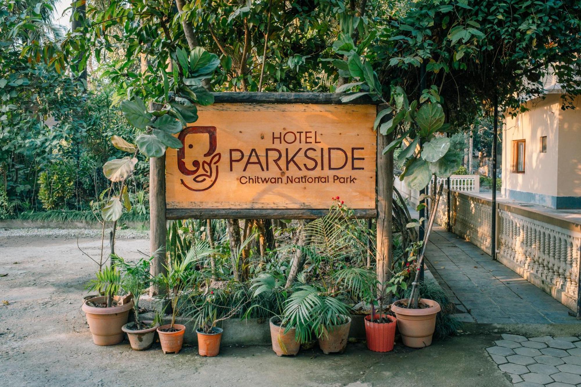 Hotel Parkside Chitwan Eksteriør billede
