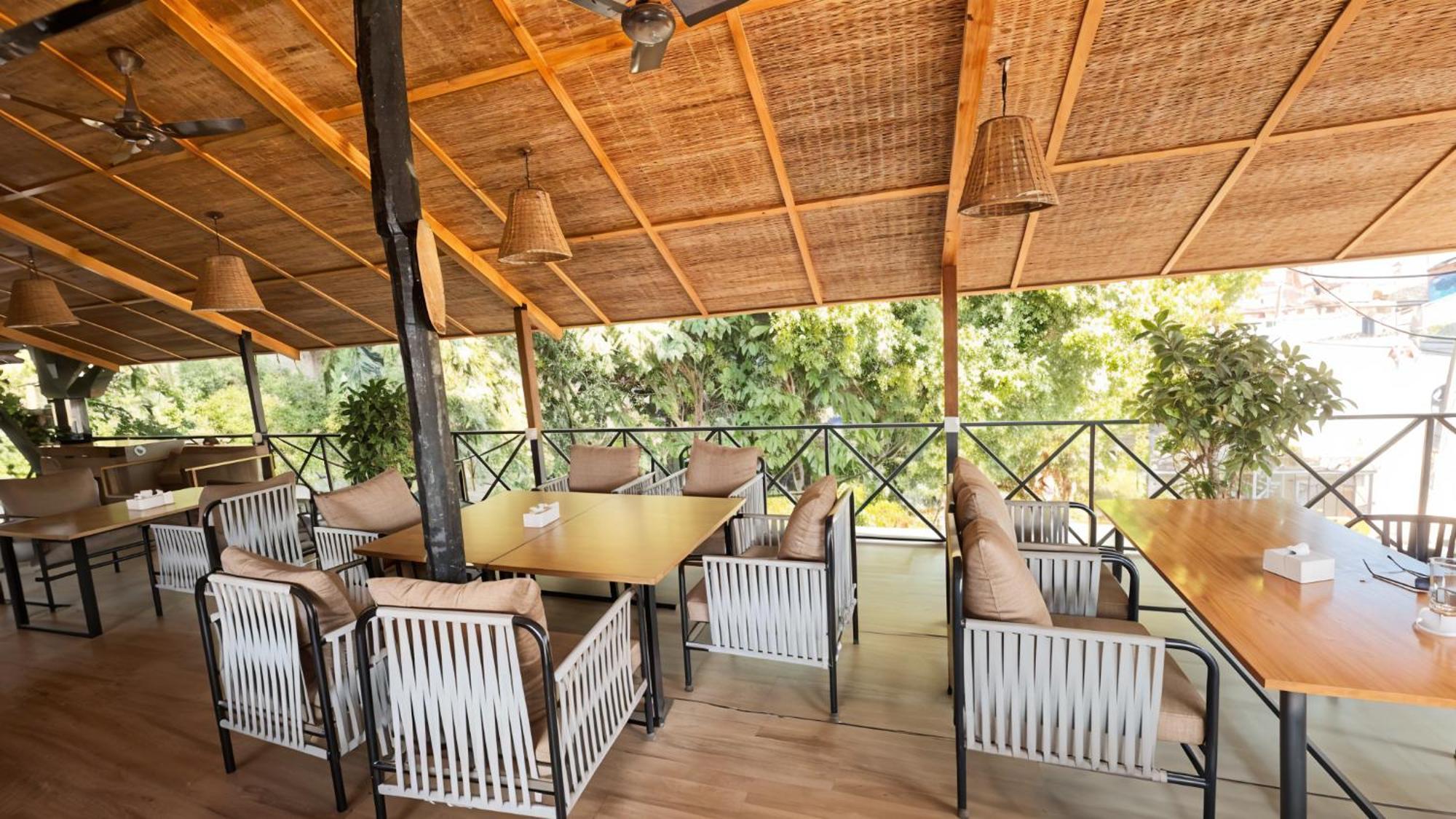 Hotel Parkside Chitwan Eksteriør billede